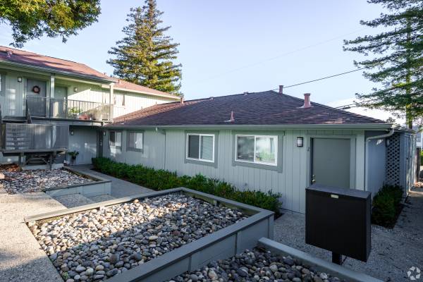 900 Alvarez Avenue, Pinole, CA 94564 photo 4