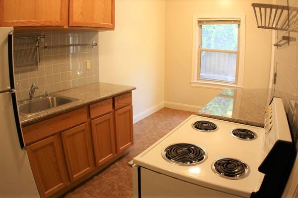 0BR/1BA Apartment on Lester Ave · Oakland photo 4