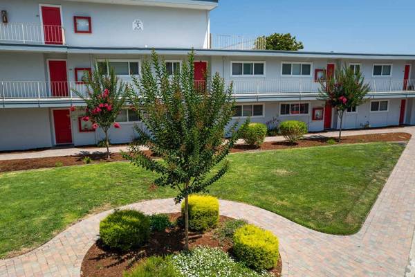 Apartments on Fremont Blvd · Fremont photo 2