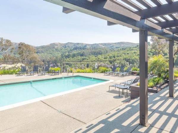 Apartments on Sherwood Drive · Sausalito photo 5