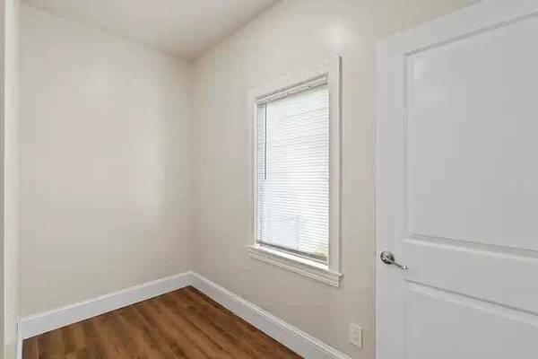 Flats on Merritt Avenue · Oakland photo 5