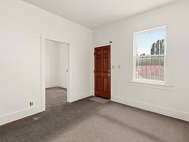 2BR/1BA Apartment on W Grand Ave · Oakland photo 5