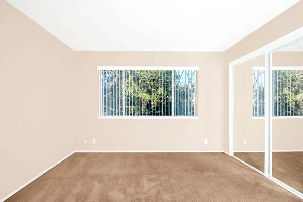 Spacious 4 photo 4