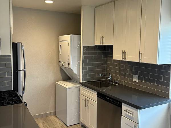 Charming 3-Bedroom Home in Prime Cambrian Location photo 5