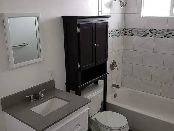 Apartments on Kentfield Avenue · Redwood City photo 5
