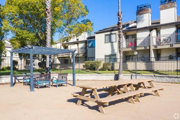 Beautiful Updated Condo with 2 Private Outside Patios photo 5