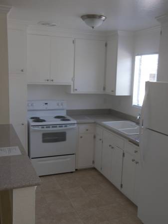 434 E 17th St. photo 5
