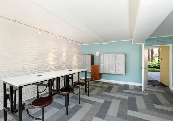 Apartments on Whipple Ave · Redwood City photo 3