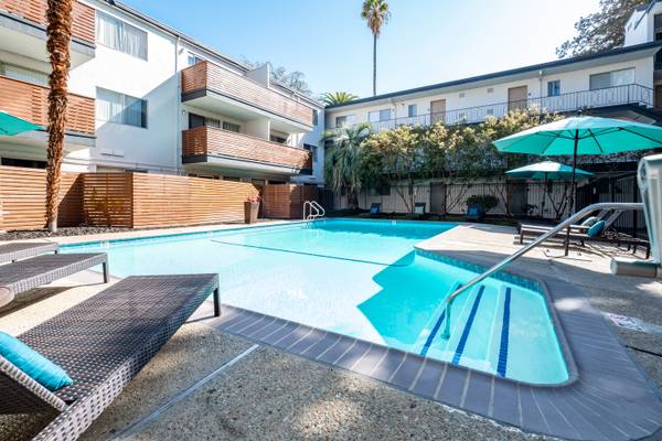 Apartments on Whipple Ave · Redwood City photo 5