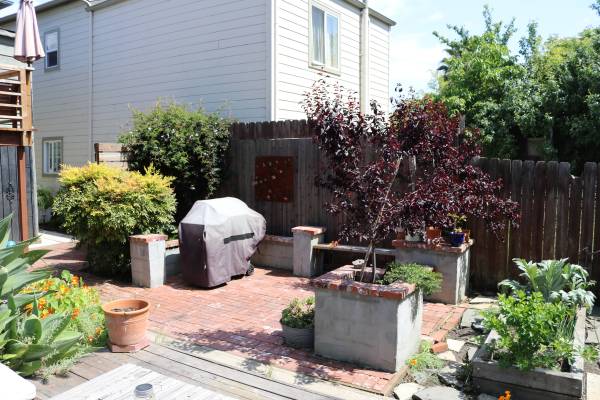 1BR/1BA Duplex on Hannah Street Unit A · Emeryville photo 3