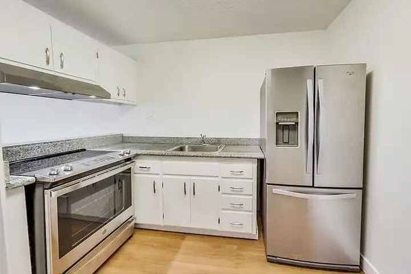 1BR/1BA Apartment on Alameda De Las Pulgas · Belmont photo 2