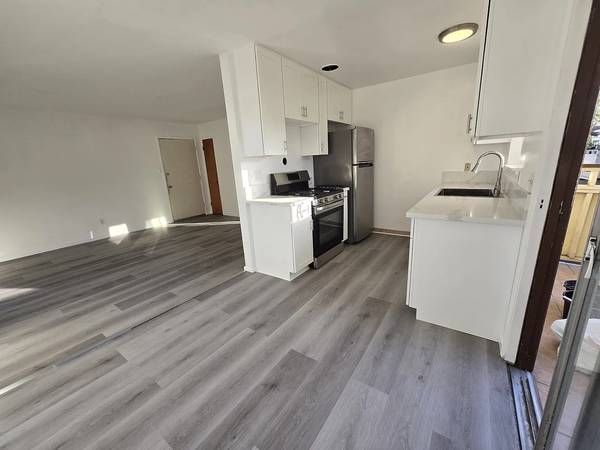Updated 4 Bedroom, 2.5 Bathroom Townhouse in North San Jose photo 2