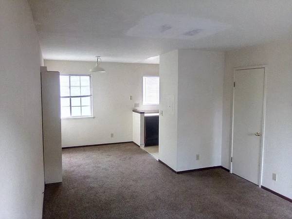 2BR/1BA Townhouse on Crolls Garden Ct · Alameda photo 4