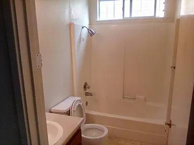 2BR/1BA Townhouse on Crolls Garden Ct · Alameda photo 5