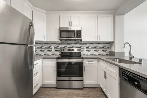 Hyde Street Apartments photo 2