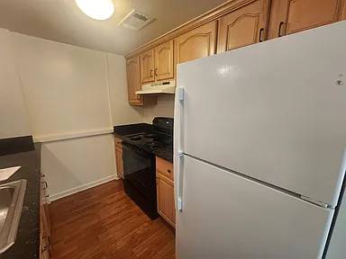 2BR/2BA Townhouse on Fairlands Dr · Pleasanton photo 3