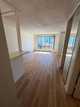 4 Captain Dr Emeryville, CA 94608