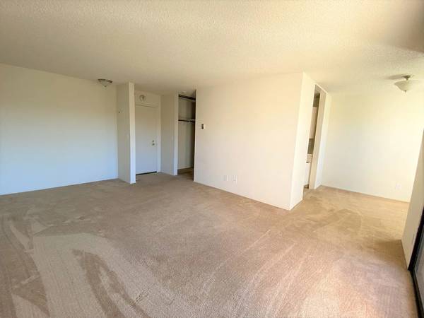 1BR/1BA Apartment on Commodore Dr · Emeryville photo 2