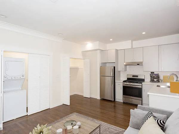 1240 BUSH Apartments photo 4