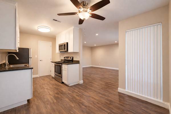 Beautifully Renovated Hayward Home W/ Spacious Yard &amp; Laundry photo 2