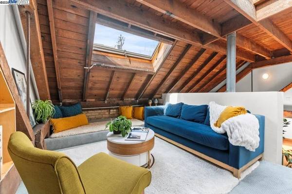 1BR/1BA Loft on 40th St · Oakland photo 3