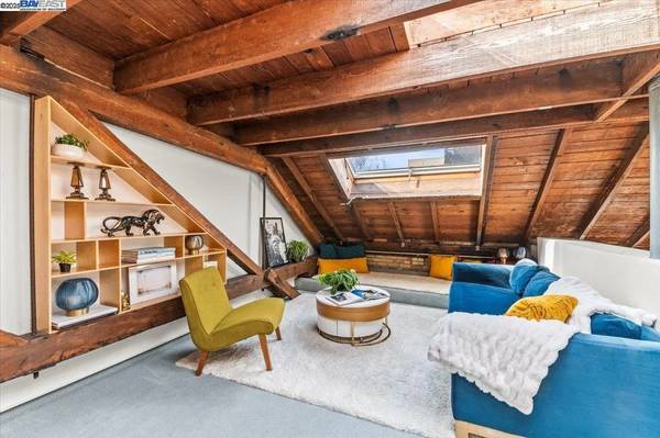 1BR/1BA Loft on 40th St · Oakland photo 5