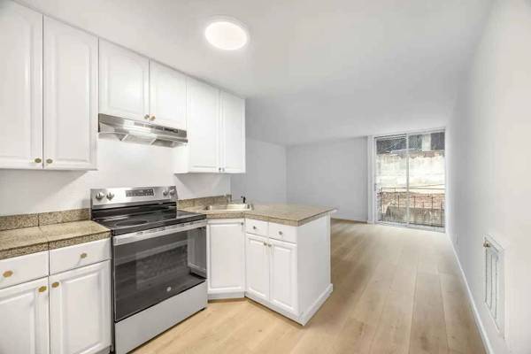 940 Guerrero Street (1082r) photo 5