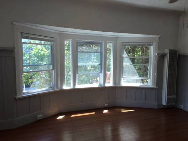 1BR/1BA Flat on 38th · Oakland photo 4