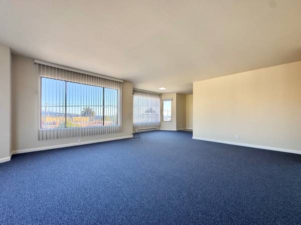 SF Renovated 4 Bed / 2 Bath / 2,170 SF House photo 5