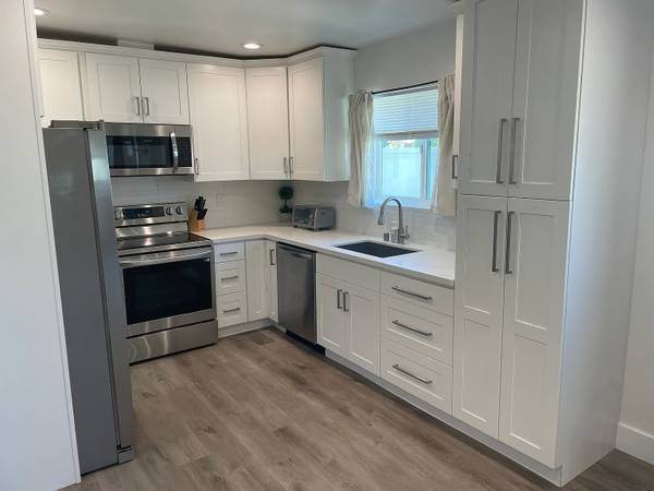 CHARMING 2 BEDROOM /1 BATHROOM HOME W/LOTS OF CHARACTER photo 4