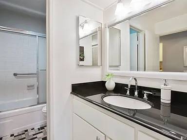 Condos on Red Rock Way · San Francisco photo 4