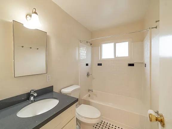 1128 - 1130 Bancroft photo 4