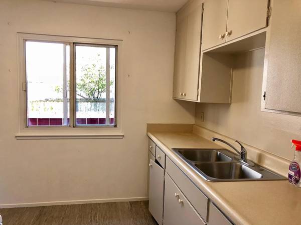 Bright and Spacious 3BD/3BA Home with Bonus Room and Garage photo 4