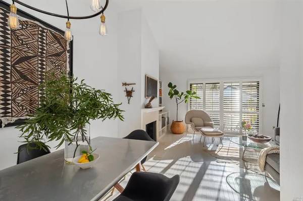2BR/2BA Townhouse on Corte Real · Greenbrae