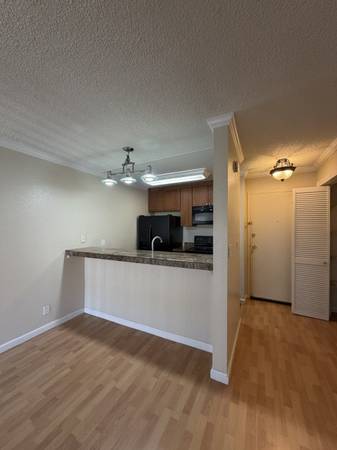 Condos on Imperial Way · Daly City photo 4