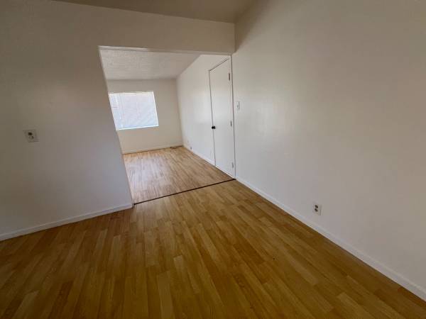 2BR/1BA Duplex on Aston Ave · Santa Rosa photo 3