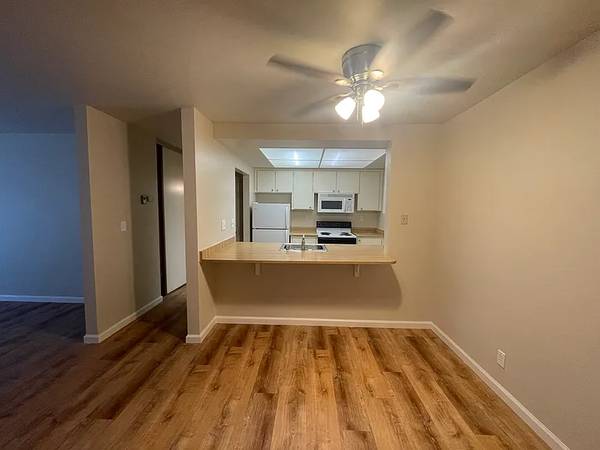 1BR/1BA Apartment on Center St · Hayward photo 3