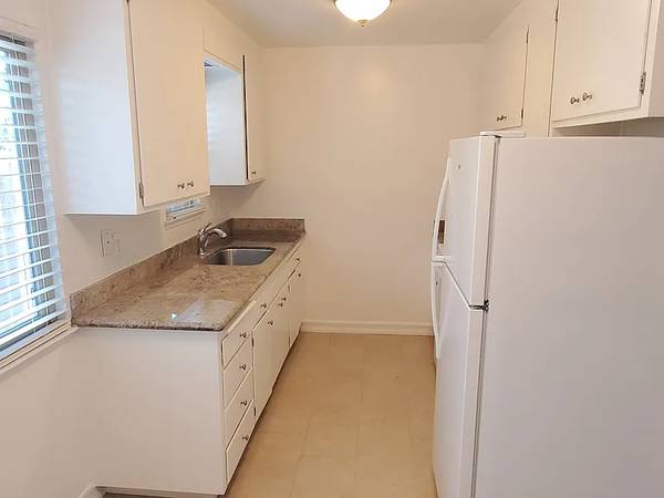Stylishly Updated 2-Bedroom in Oakland photo 3