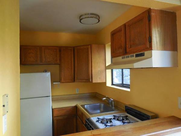 1BR/1BA Single Family House on 5th Ave · Oakland photo 3