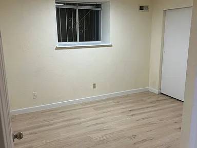 Apartments on E 25th St · Oakland photo 5