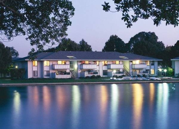 Apartments on Catamaran Street · Foster City photo 3