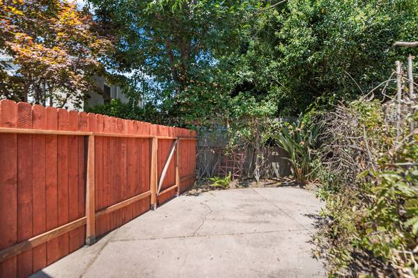 Modern Tri-level Townhouse Just ½ Mile To Bart photo 5