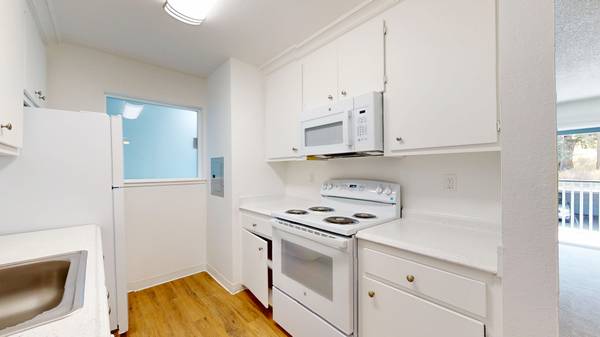 Apartments on Ignacio Blvd - 358 · Novato photo 4