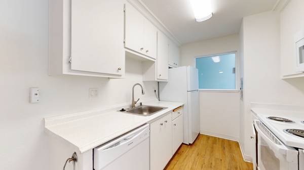 Apartments on Ignacio Blvd - 358 · Novato photo 5