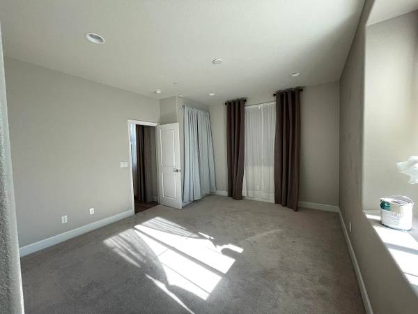 Spacious 3-Bedroom Home with Large Office and Loft photo 5