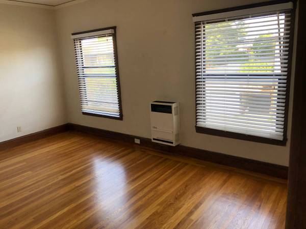 0BR/1BA Apartment on Webster Street Near 40th · Oakland photo 3