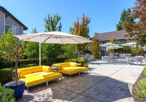 Apartments on College Avenue · Pleasanton photo 3