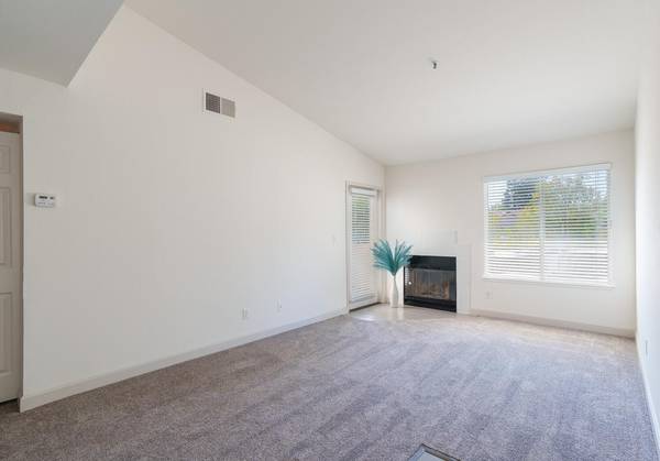 Apartments on College Avenue · Pleasanton photo 4