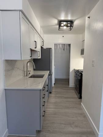 2BR/1BA Condo on Greendale · South San Francisco photo 5