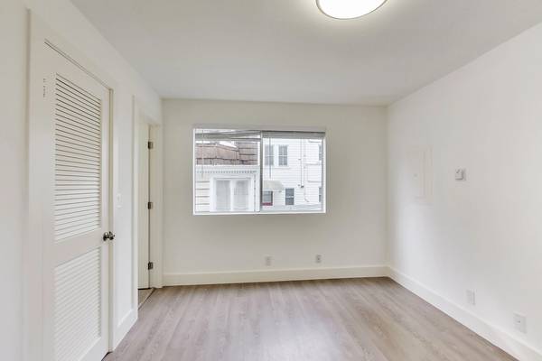 2240 Larkin photo 5